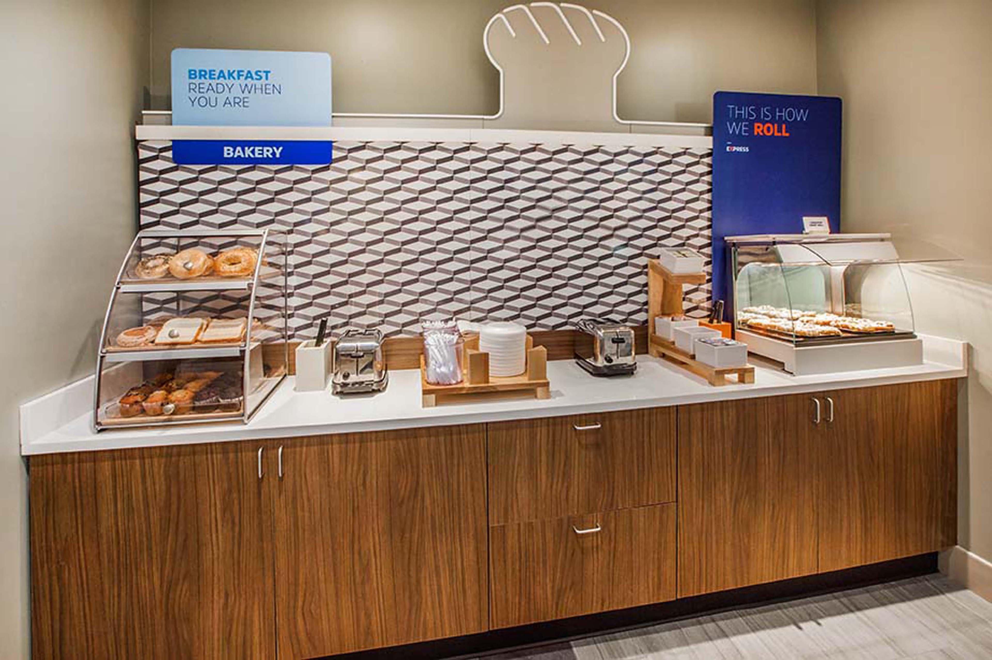 Holiday Inn Express Hotel & Suites Wichita Northeast By Ihg Екстер'єр фото