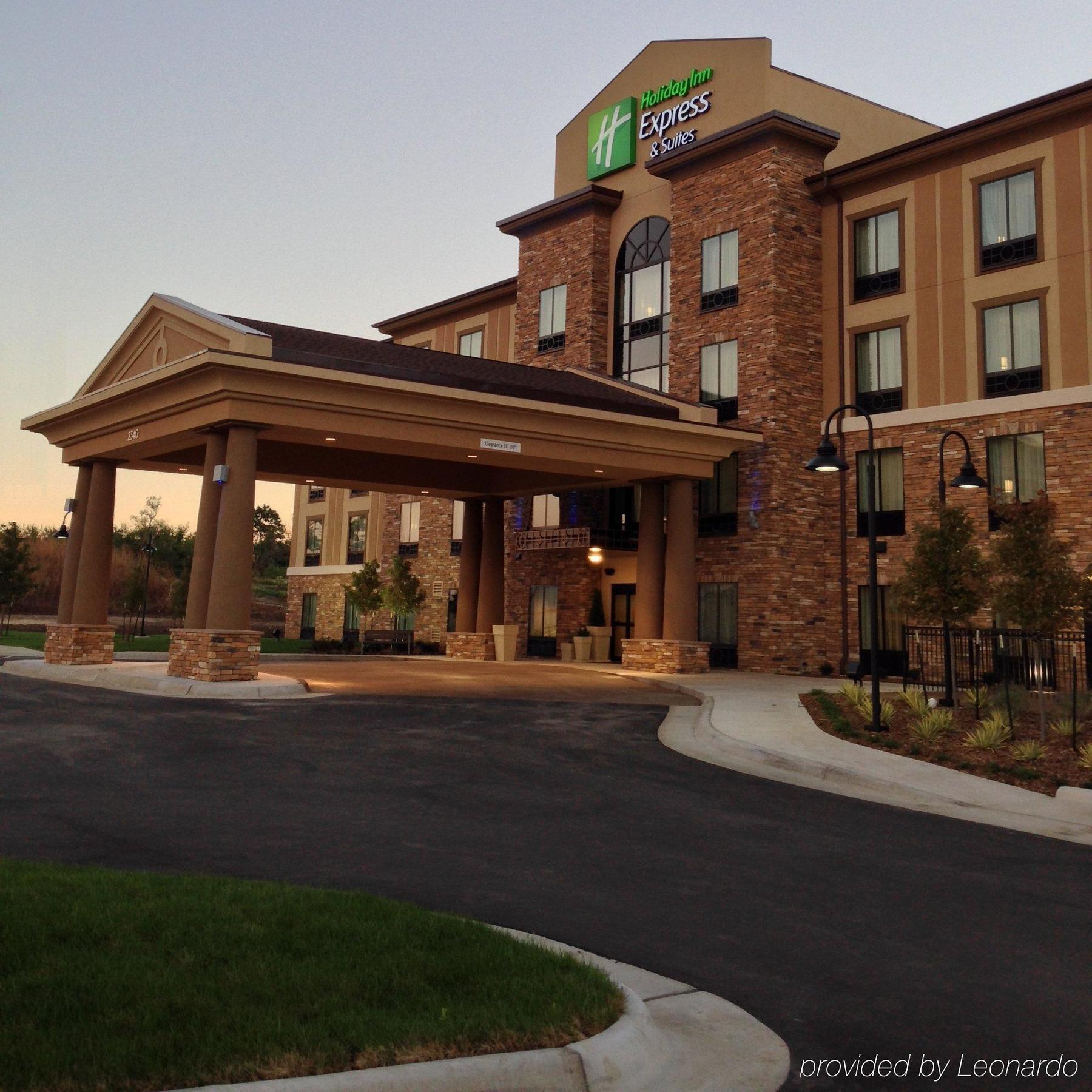 Holiday Inn Express Hotel & Suites Wichita Northeast By Ihg Екстер'єр фото