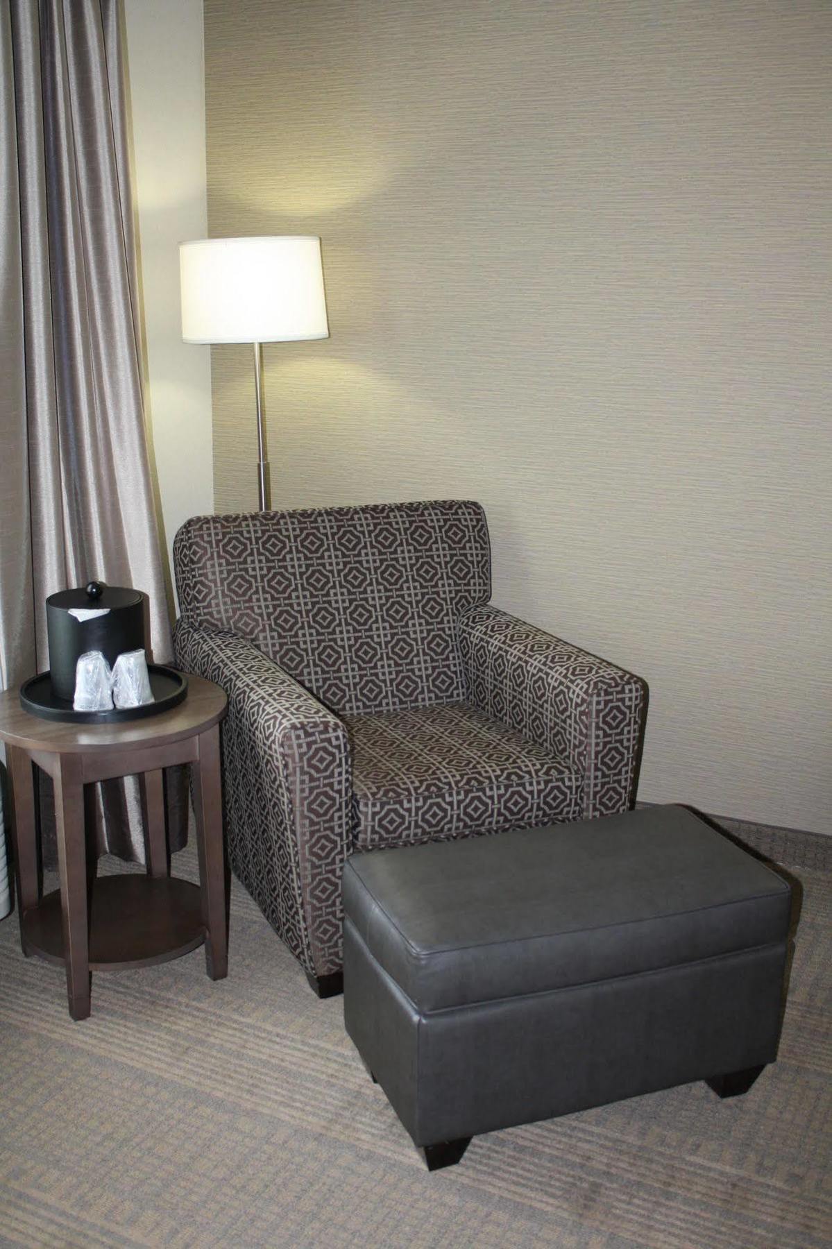 Holiday Inn Express Hotel & Suites Wichita Northeast By Ihg Екстер'єр фото