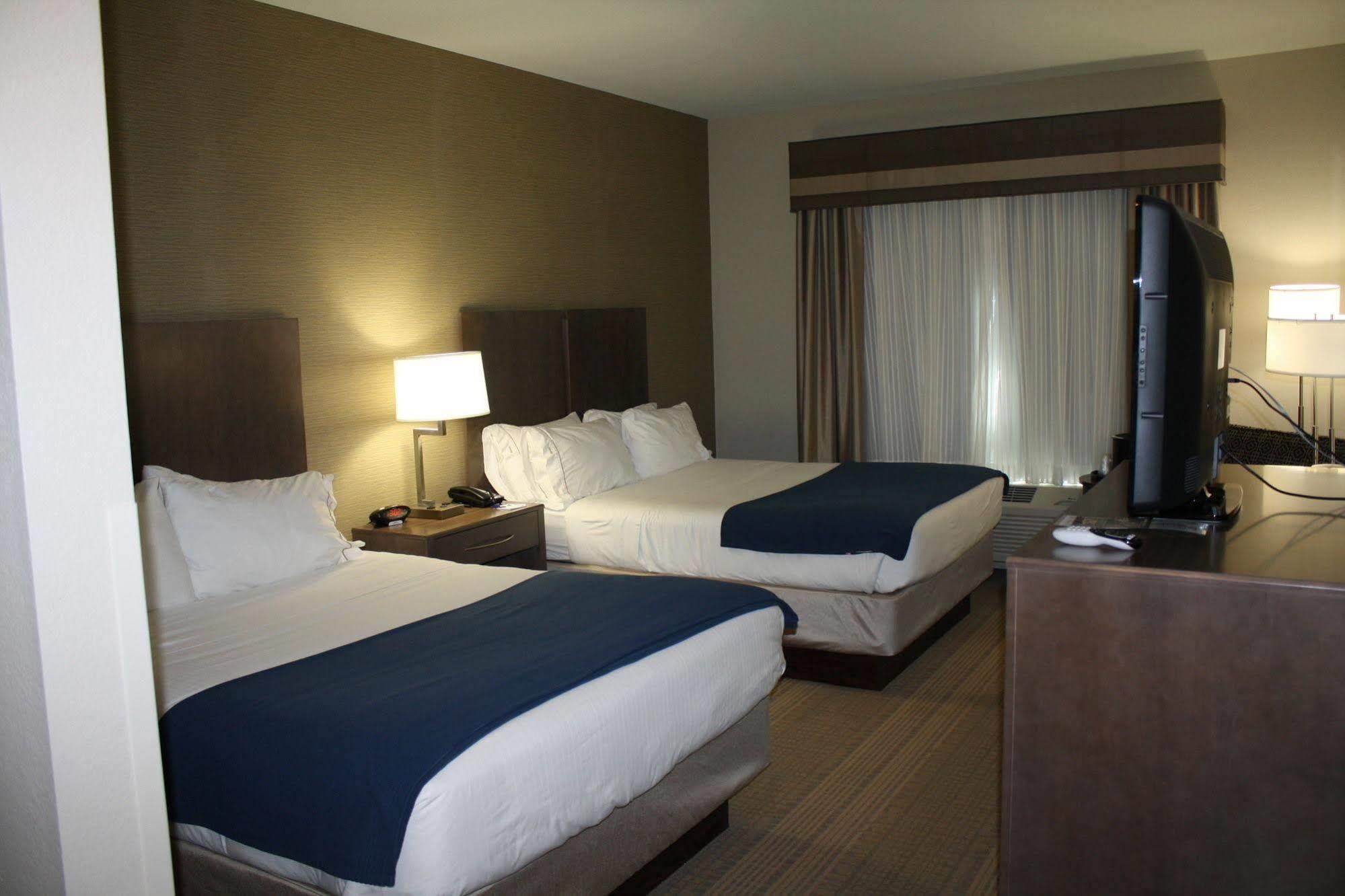 Holiday Inn Express Hotel & Suites Wichita Northeast By Ihg Екстер'єр фото