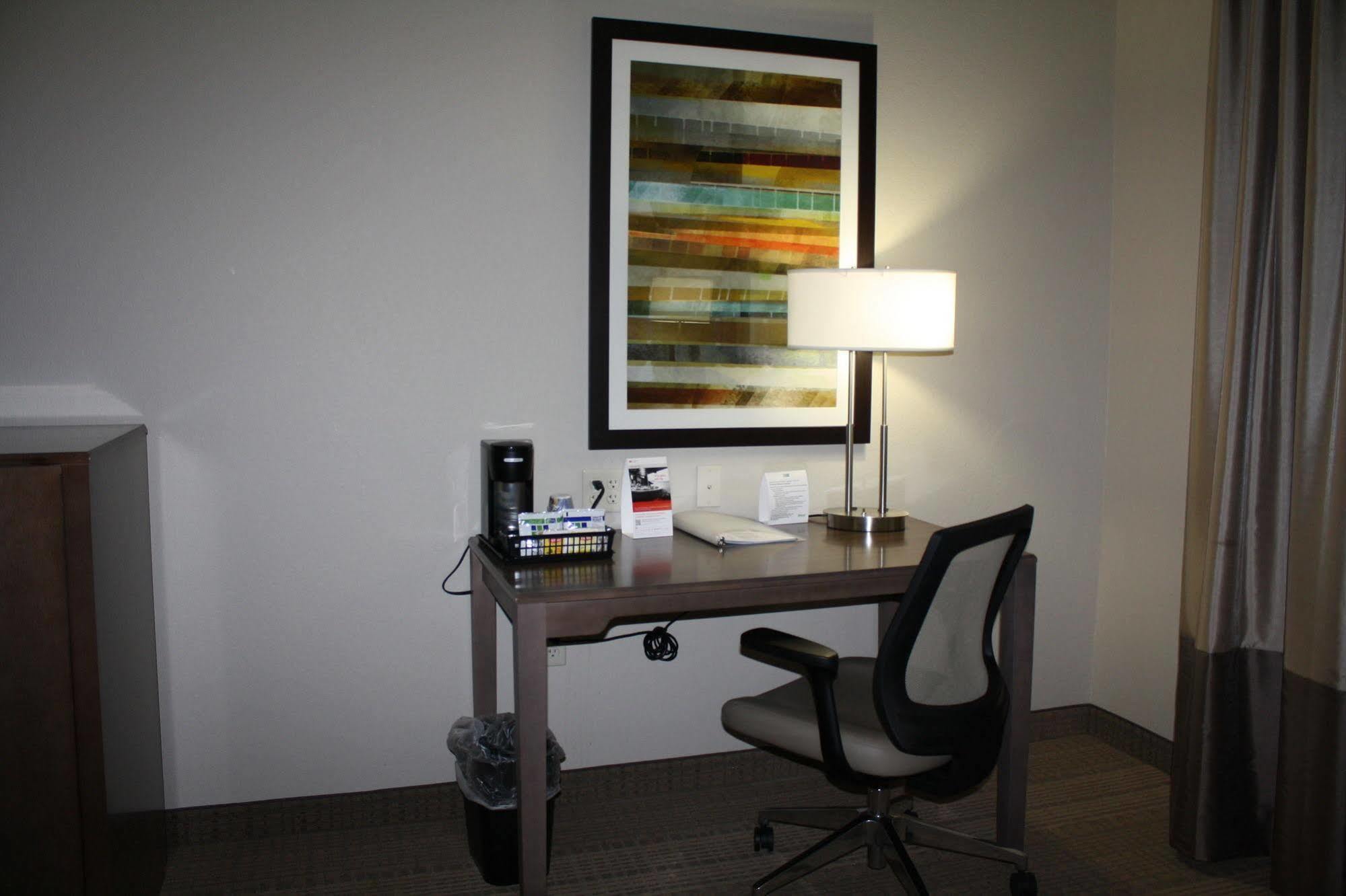 Holiday Inn Express Hotel & Suites Wichita Northeast By Ihg Екстер'єр фото